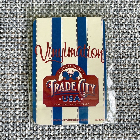 Americana Mickey Mouse Disney Vinylmation LE1500Figure/Pin Set - Trade City USA - Picture 9 of 12